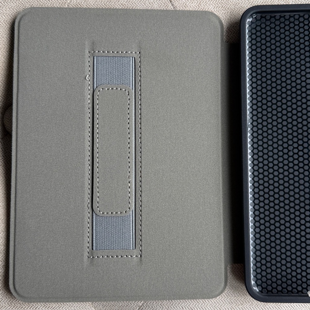 Page The Shop Kindle Case - Picture 3 of 6